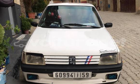 Acheter Occasion Voiture Toyota Ist Blanc à al-Arwi, Oriental Acheter Occasion Voiture Toyota Ist Blanc à al-Arwi, Oriental