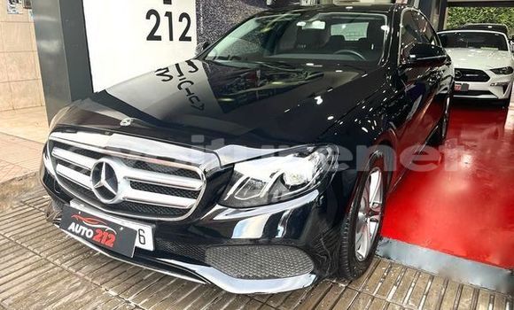 Acheter Occasion Voiture Mercedes-Benz E-klasse Noir à al-Ayun Sidi Malluk, Oriental