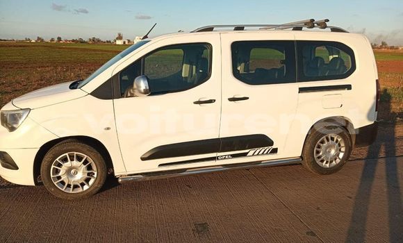 Buy Used Opel Astra White Car in al-Arwi in Oriental