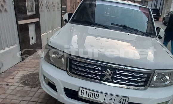 Buy Used Toyota Hilux White Car in al-Arwi in Oriental