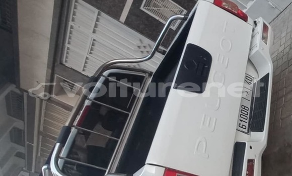 Acheter Occasion Voiture Toyota Hilux Blanc à al-Arwi, Oriental Acheter Occasion Voiture Toyota Hilux Blanc à al-Arwi, Oriental