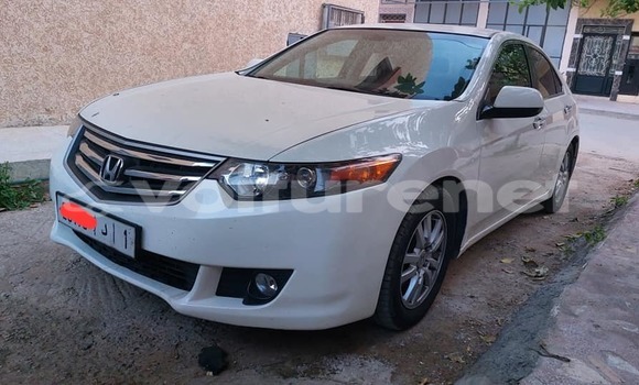 Acheter Occasion Voiture Honda Accord Blanc à al-Arwi, Oriental
