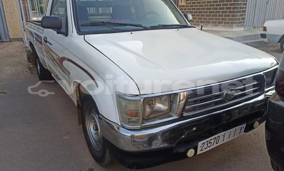 Buy Used Toyota Hilux White Car in al-Arwi in Oriental