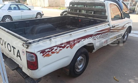 Acheter Occasion Voiture Toyota Hilux Blanc à al-Arwi, Oriental Acheter Occasion Voiture Toyota Hilux Blanc à al-Arwi, Oriental