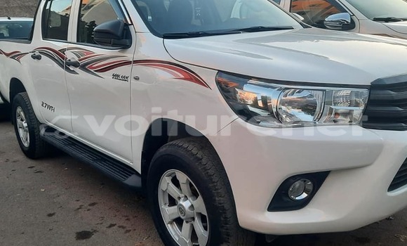 Buy Used Toyota Hilux White Car in al-Arwi in Oriental