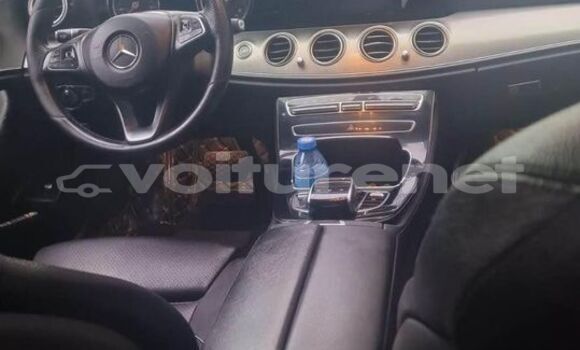 Acheter Occasion Voiture Mercedes-Benz E-klasse Black à al-Arwi, Oriental Acheter Occasion Voiture Mercedes-Benz E-klasse Black à al-Arwi, Oriental