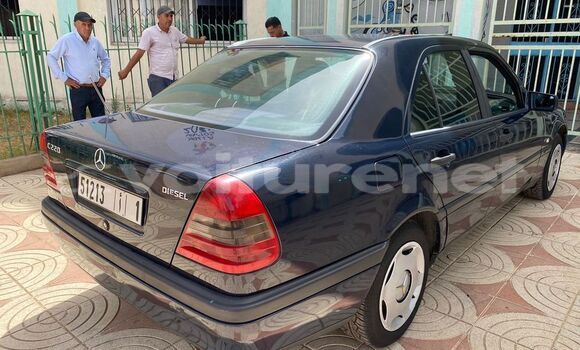 Acheter Occasion Voiture Mercedes-Benz C-klasse Black à Casablanca, Casablanca Acheter Occasion Voiture Mercedes-Benz C-klasse Black à Casablanca, Casablanca