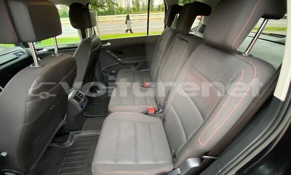 Acheter Occasion Voiture Volkswagen Touran Black à al-'Ara'ish, Tangier-Tetouan Acheter Occasion Voiture Volkswagen Touran Black à al-'Ara'ish, Tangier-Tetouan