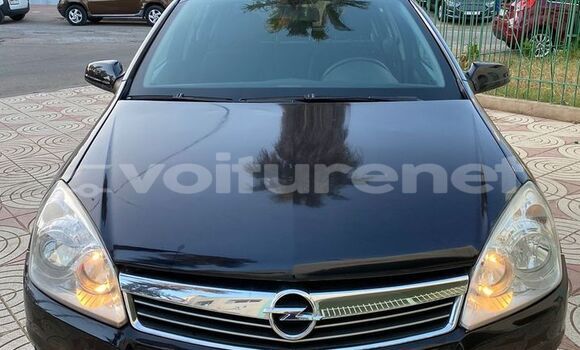 اشتري مستعمل Opel Astra Black سيارة في al-Arwi في Oriental