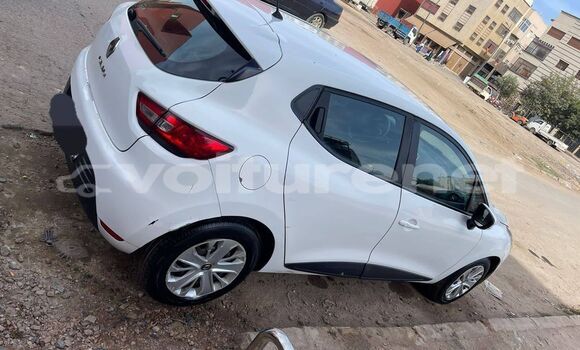 Acheter Occasion Voiture Renault Clio Blanc à al-Arwi, Oriental Acheter Occasion Voiture Renault Clio Blanc à al-Arwi, Oriental