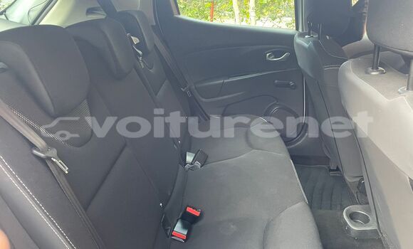 Acheter Occasion Voiture Renault Clio Blanc à al-'Ara'ish, Tangier-Tetouan Acheter Occasion Voiture Renault Clio Blanc à al-'Ara'ish, Tangier-Tetouan