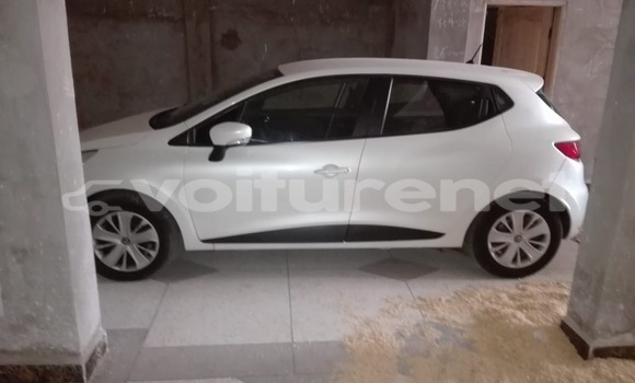 Acheter Occasion Voiture Renault Clio Blanc à al-'Ara'ish, Tangier-Tetouan Acheter Occasion Voiture Renault Clio Blanc à al-'Ara'ish, Tangier-Tetouan