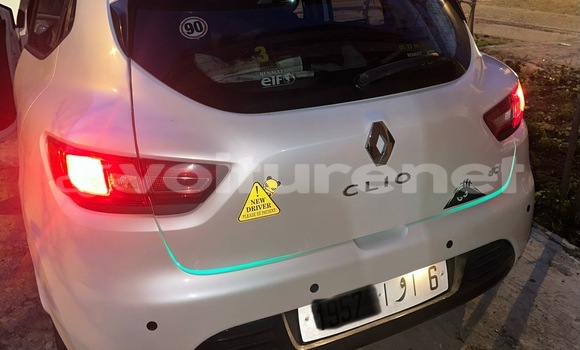 Acheter Occasion Voiture Renault Clio Blanc à al-'Ara'ish, Tangier-Tetouan Acheter Occasion Voiture Renault Clio Blanc à al-'Ara'ish, Tangier-Tetouan