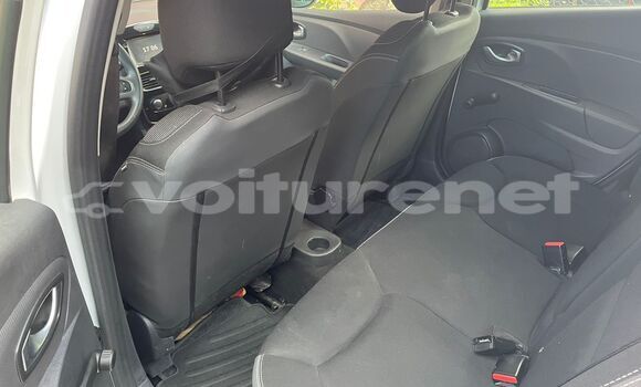 Acheter Occasion Voiture Renault Clio Blanc à al-'Ara'ish, Tangier-Tetouan Acheter Occasion Voiture Renault Clio Blanc à al-'Ara'ish, Tangier-Tetouan