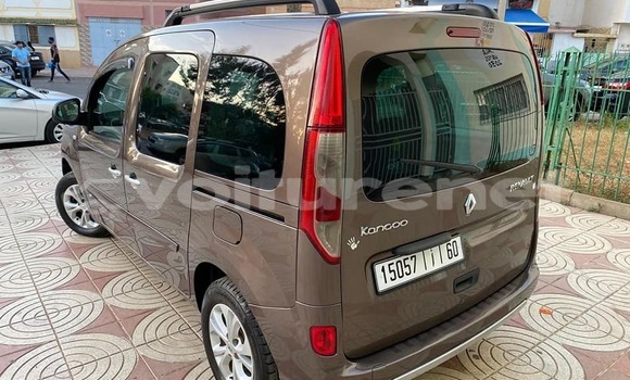 Buy Used Renault Kangoo Silver Car in ar-Ribat in Rabat-Sale-Zammour-Zaer Buy Used Renault Kangoo Silver Car in ar-Ribat in Rabat-Sale-Zammour-Zaer