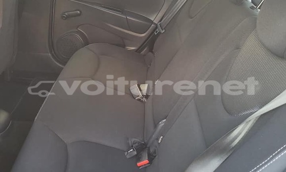 Buy Used Renault Clio White Car in ar-Ribat in Rabat-Sale-Zammour-Zaer Buy Used Renault Clio White Car in ar-Ribat in Rabat-Sale-Zammour-Zaer