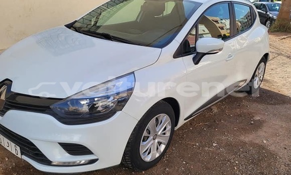 Buy Used Renault Clio White Car in ar-Ribat in Rabat-Sale-Zammour-Zaer Buy Used Renault Clio White Car in ar-Ribat in Rabat-Sale-Zammour-Zaer