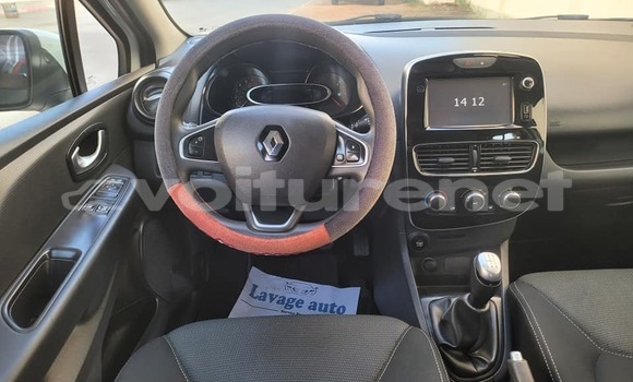 Buy Used Renault Clio White Car in ar-Ribat in Rabat-Sale-Zammour-Zaer Buy Used Renault Clio White Car in ar-Ribat in Rabat-Sale-Zammour-Zaer
