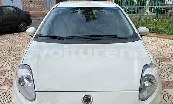 اشتري مستعمل Fiat Punto White سيارة في ar-Ribat في Rabat-Sale-Zammour-Zaer