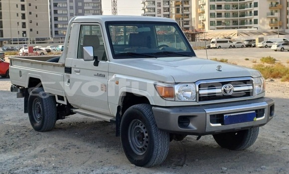 Buy Used Toyota Land Cruiser White Car in ar-Ribat in Rabat-Sale-Zammour-Zaer Buy Used Toyota Land Cruiser White Car in ar-Ribat in Rabat-Sale-Zammour-Zaer