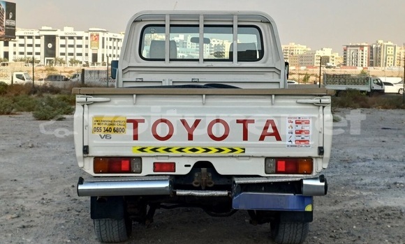 Buy Used Toyota Land Cruiser White Car in ar-Ribat in Rabat-Sale-Zammour-Zaer Buy Used Toyota Land Cruiser White Car in ar-Ribat in Rabat-Sale-Zammour-Zaer