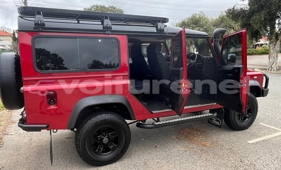 Buy Used Land Rover Defender Red Car in ar-Ribat in Rabat-Sale-Zammour-Zaer Buy Used Land Rover Defender Red Car in ar-Ribat in Rabat-Sale-Zammour-Zaer