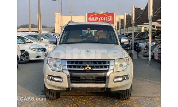 Acheter Import Voiture Mitsubishi Pajero Blanc à Import - Dubai, Agadir Acheter Import Voiture Mitsubishi Pajero Blanc à Import - Dubai, Agadir