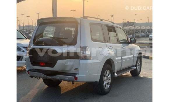 Acheter Import Voiture Mitsubishi Pajero Blanc à Import - Dubai, Agadir Acheter Import Voiture Mitsubishi Pajero Blanc à Import - Dubai, Agadir