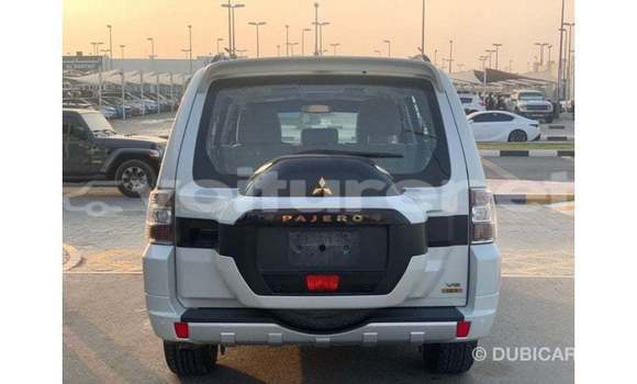 Acheter Import Voiture Mitsubishi Pajero Blanc à Import - Dubai, Agadir Acheter Import Voiture Mitsubishi Pajero Blanc à Import - Dubai, Agadir