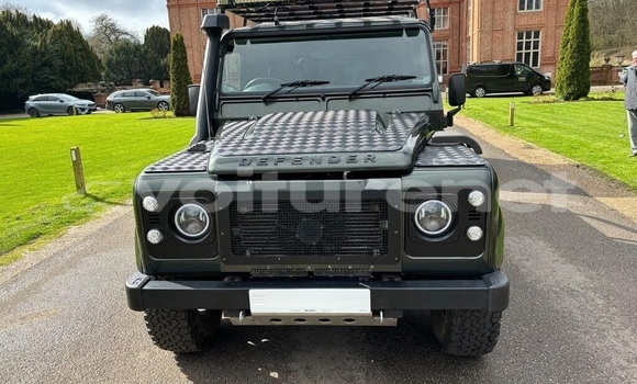 Buy Used Land Rover Defender Green Car in ar-Ribat in Rabat-Sale-Zammour-Zaer Buy Used Land Rover Defender Green Car in ar-Ribat in Rabat-Sale-Zammour-Zaer