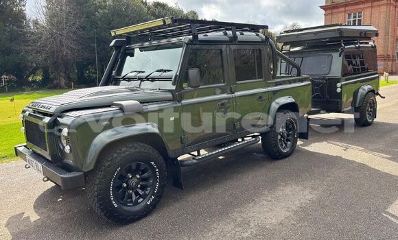 Buy Used Land Rover Defender Green Car in ar-Ribat in Rabat-Sale-Zammour-Zaer Buy Used Land Rover Defender Green Car in ar-Ribat in Rabat-Sale-Zammour-Zaer