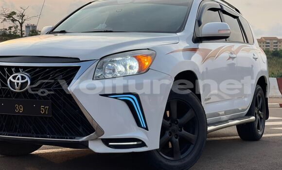 Acheter Occasion Voiture Toyota RAV4 White à Beni Mellal, Tadla-Azilal Acheter Occasion Voiture Toyota RAV4 White à Beni Mellal, Tadla-Azilal