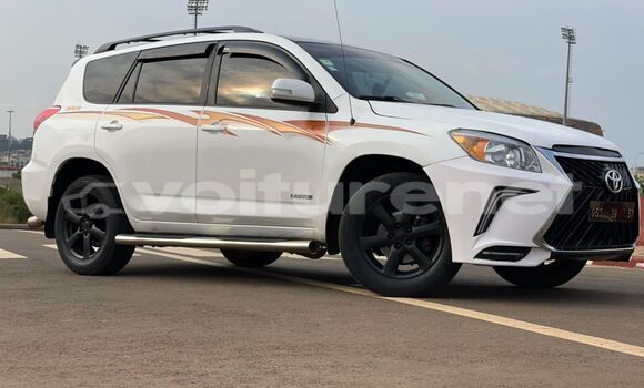 Acheter Occasion Voiture Toyota RAV4 White à Beni Mellal, Tadla-Azilal Acheter Occasion Voiture Toyota RAV4 White à Beni Mellal, Tadla-Azilal