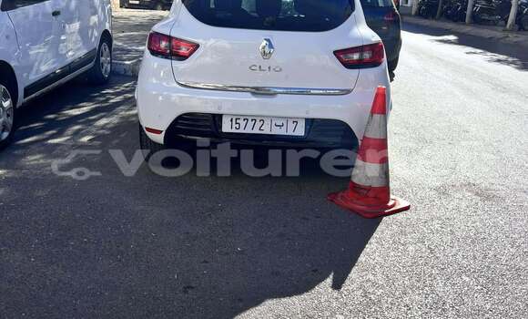 Buy Used Renault Clio White Car in ar-Ribat in Rabat-Sale-Zammour-Zaer Buy Used Renault Clio White Car in ar-Ribat in Rabat-Sale-Zammour-Zaer