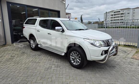 Buy Used Mitsubishi Triton White Car in ar-Ribat in Rabat-Sale-Zammour-Zaer Buy Used Mitsubishi Triton White Car in ar-Ribat in Rabat-Sale-Zammour-Zaer