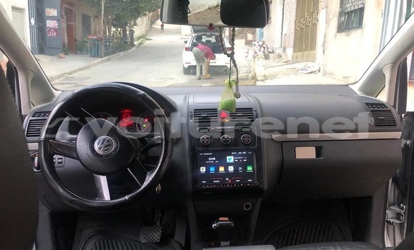 Acheter Occasion Voiture Volkswagen Touran Gris à ad-Dar-al-Bayda, Casablanca Acheter Occasion Voiture Volkswagen Touran Gris à ad-Dar-al-Bayda, Casablanca