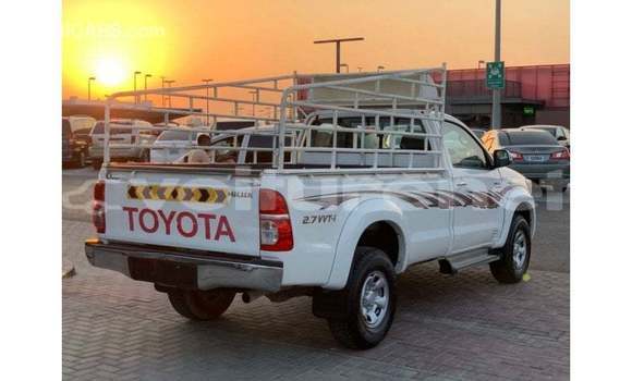 Acheter Import Voiture Toyota Hilux Blanc à Import - Dubai, Agadir Acheter Import Voiture Toyota Hilux Blanc à Import - Dubai, Agadir
