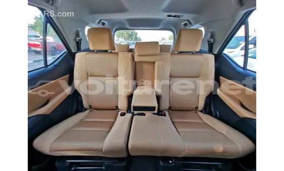 Acheter Import Voiture Toyota Fortuner Noir à Import - Dubai, Agadir Acheter Import Voiture Toyota Fortuner Noir à Import - Dubai, Agadir