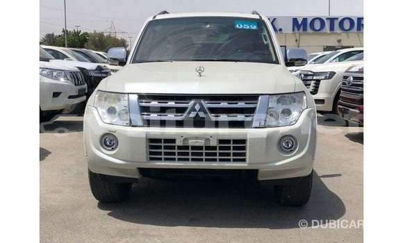 Acheter Import Voiture Mitsubishi Pajero Blanc à Import - Dubai, Agadir Acheter Import Voiture Mitsubishi Pajero Blanc à Import - Dubai, Agadir