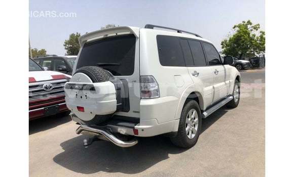 Acheter Import Voiture Mitsubishi Pajero Blanc à Import - Dubai, Agadir Acheter Import Voiture Mitsubishi Pajero Blanc à Import - Dubai, Agadir