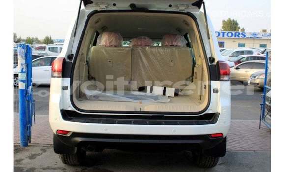 Acheter Import Voiture Toyota Land Cruiser Blanc à Import - Dubai, Agadir Acheter Import Voiture Toyota Land Cruiser Blanc à Import - Dubai, Agadir