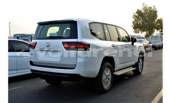 Acheter Import Voiture Toyota Land Cruiser Blanc à Import - Dubai, Agadir Acheter Import Voiture Toyota Land Cruiser Blanc à Import - Dubai, Agadir