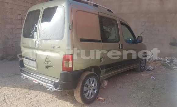 Buy Used Peugeot Partner Green Car in ad-Dar-al-Bayda in Casablanca Buy Used Peugeot Partner Green Car in ad-Dar-al-Bayda in Casablanca