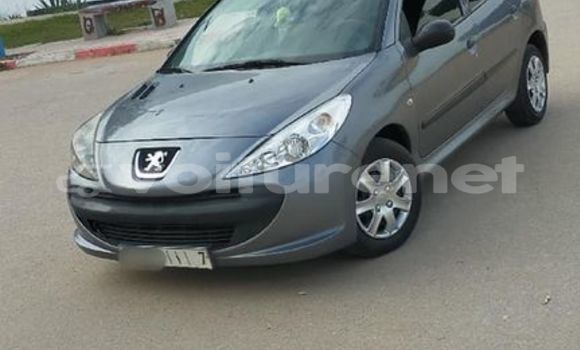 اشتري مستعمل Peugeot 206 Silver سيارة في ad-Dar-al-Bayda في Casablanca