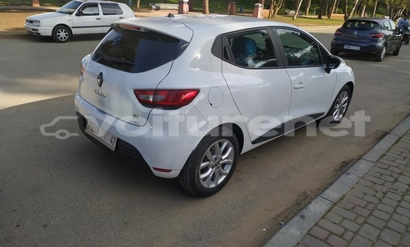 اشتري مستعمل Renault Clio White سيارة في ad-Dar-al-Bayda في Casablanca اشتري مستعمل Renault Clio White سيارة في ad-Dar-al-Bayda في Casablanca