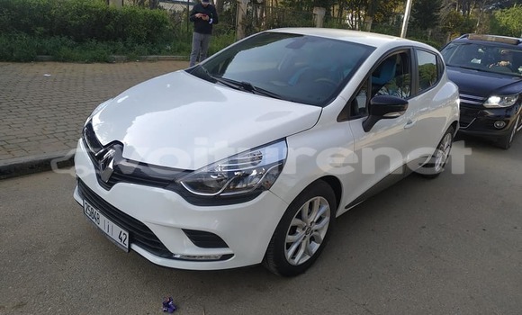 اشتري مستعمل Renault Clio White سيارة في ad-Dar-al-Bayda في Casablanca اشتري مستعمل Renault Clio White سيارة في ad-Dar-al-Bayda في Casablanca