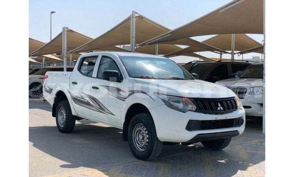 Acheter Import Voiture Mitsubishi L200 Blanc à Import - Dubai, Agadir