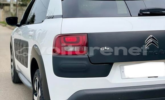 Acheter Occasion Voiture Citroen C4 Blanc à ad-Dar-al-Bayda, Casablanca Acheter Occasion Voiture Citroen C4 Blanc à ad-Dar-al-Bayda, Casablanca