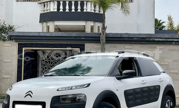 Acheter Occasion Voiture Citroen C4 Blanc à ad-Dar-al-Bayda, Casablanca Acheter Occasion Voiture Citroen C4 Blanc à ad-Dar-al-Bayda, Casablanca