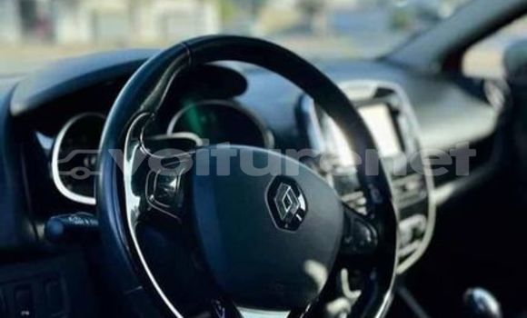 Acheter Occasion Voiture Renault Clio Noir à ad-Dar-al-Bayda, Casablanca Acheter Occasion Voiture Renault Clio Noir à ad-Dar-al-Bayda, Casablanca